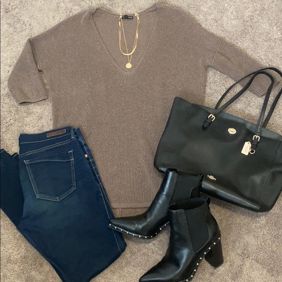 Express Sweaters - EXPRESS • MOCHA & GOLD • VNECK • SWEATER